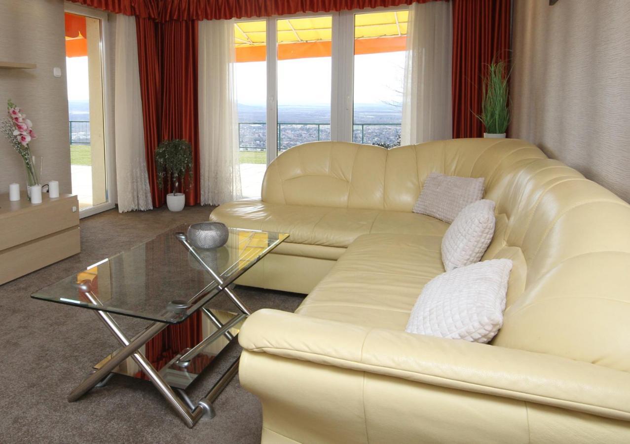 Astra Apartman Татабанья Екстер'єр фото